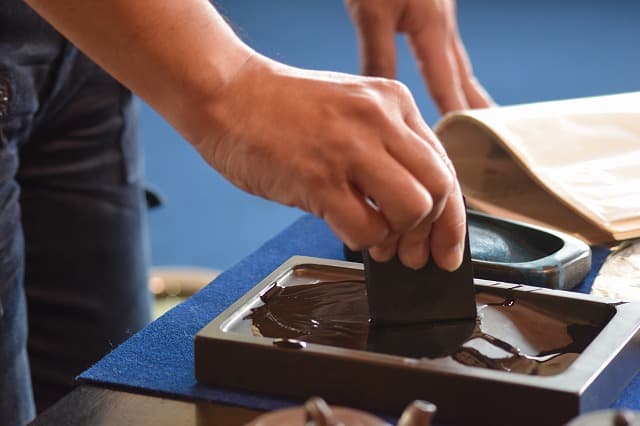 墨の磨り方 | 書道専門店 大阪教材社